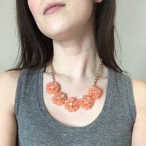 5️⃣ Pink Flower Jewel Statement Necklace